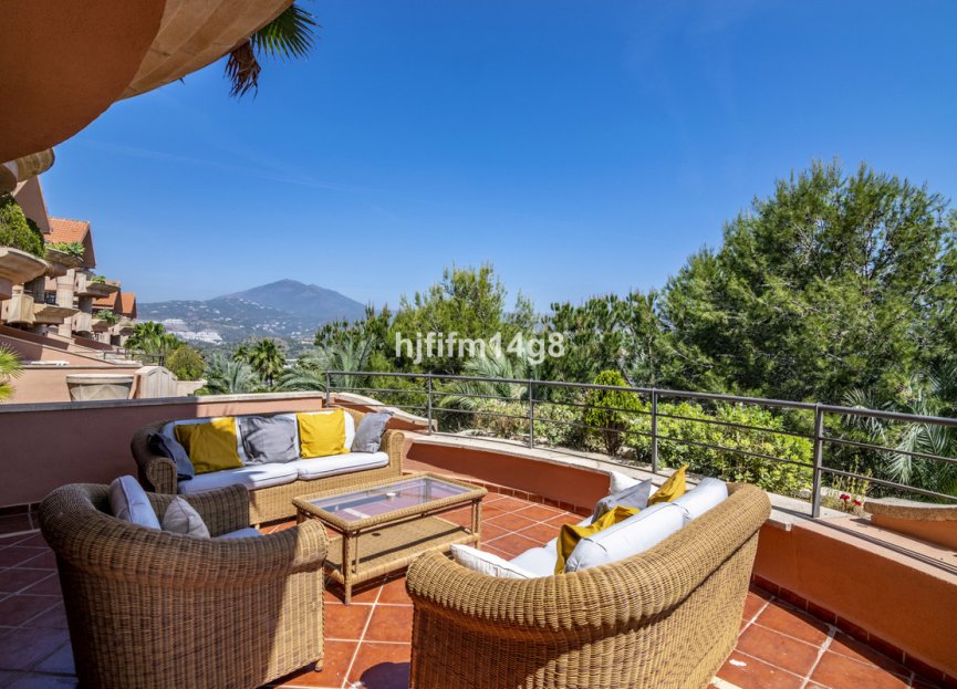 Resale - Apartment - Middle Floor Apartment - Marbella - Nueva Andalucia