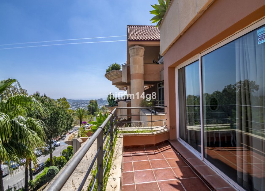 Resale - Apartment - Middle Floor Apartment - Marbella - Nueva Andalucia