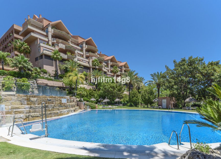 Resale - Apartment - Middle Floor Apartment - Marbella - Nueva Andalucia