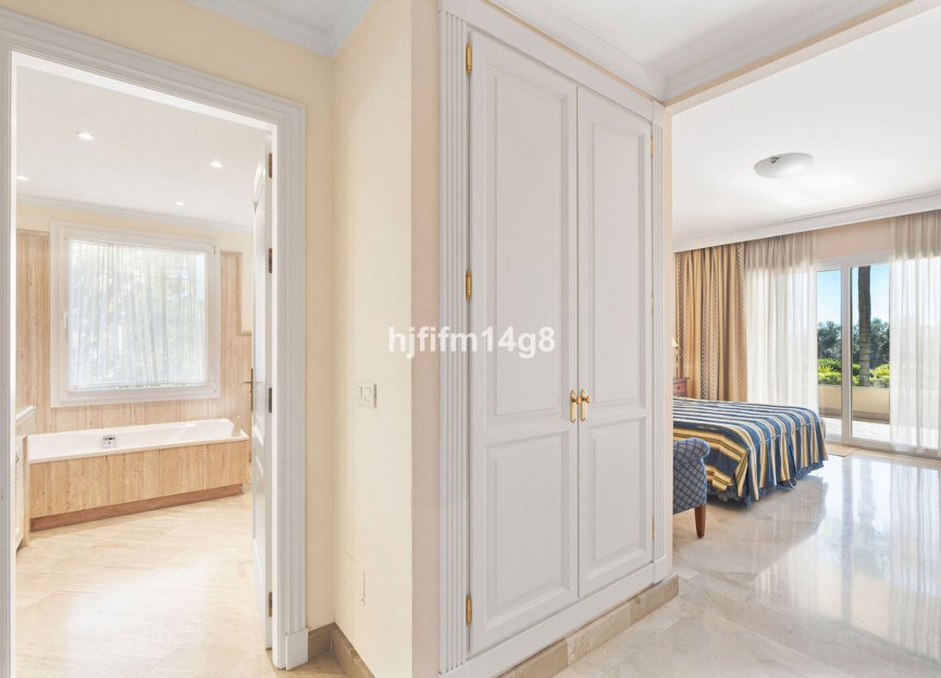 Resale - Ground floor apartment - Marbella - Nueva Andalucia