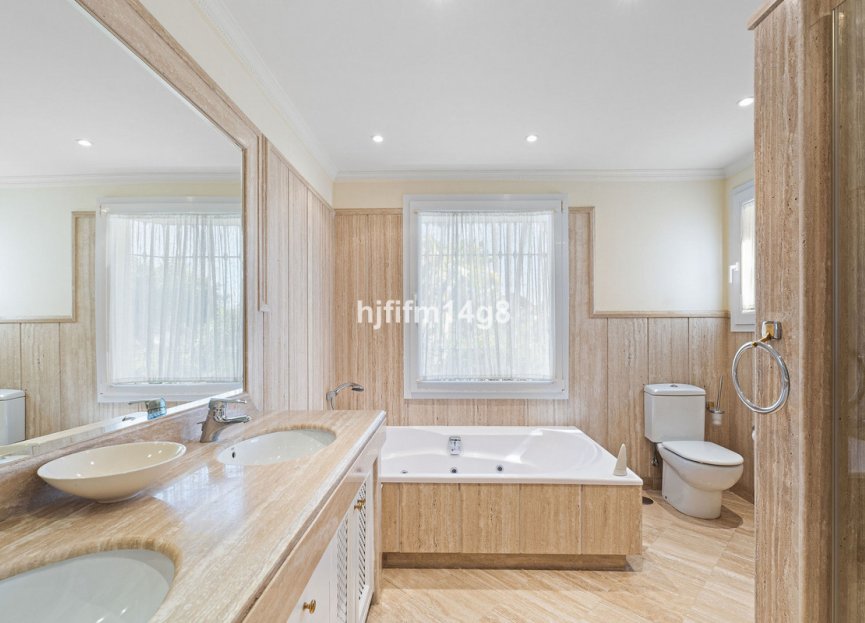 Resale - Ground floor apartment - Marbella - Nueva Andalucia