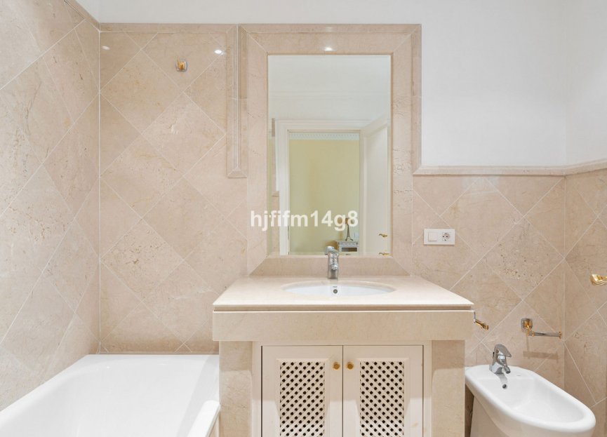 Resale - Ground floor apartment - Marbella - Nueva Andalucia