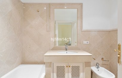 Resale - Ground floor apartment - Marbella - Nueva Andalucia