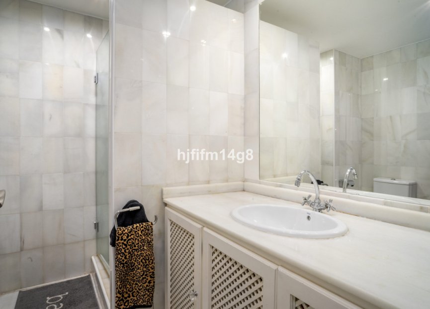 Resale - Ground floor apartment - Marbella - Nueva Andalucia