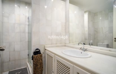 Resale - Ground floor apartment - Marbella - Nueva Andalucia