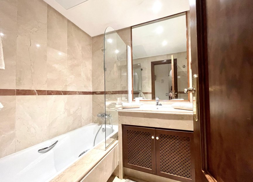 Resale - Ground floor apartment - Marbella - Los Monteros