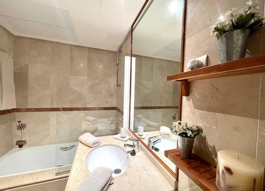 Resale - Ground floor apartment - Marbella - Los Monteros