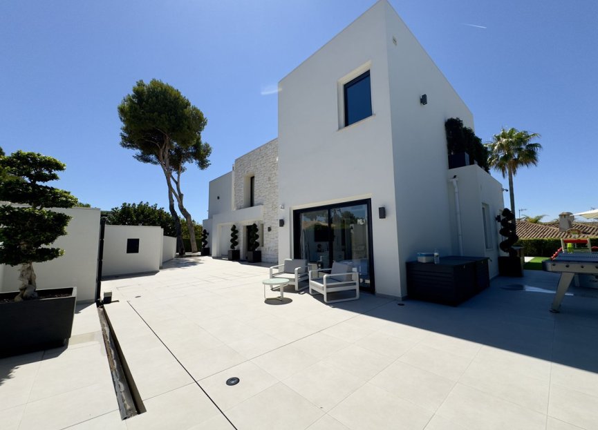 Resale - House - Detached Villa - Marbella - Los Monteros