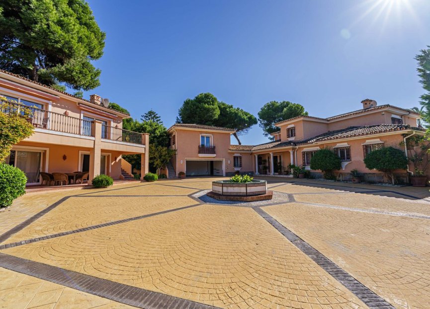 Resale - House - Detached Villa - Estepona - Benamara