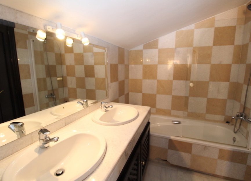 Resale - House - Semi-Detached House - Marbella - The Golden Mile