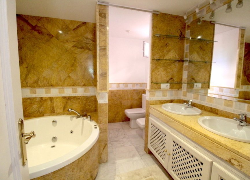 Resale - House - Semi-Detached House - Marbella - The Golden Mile