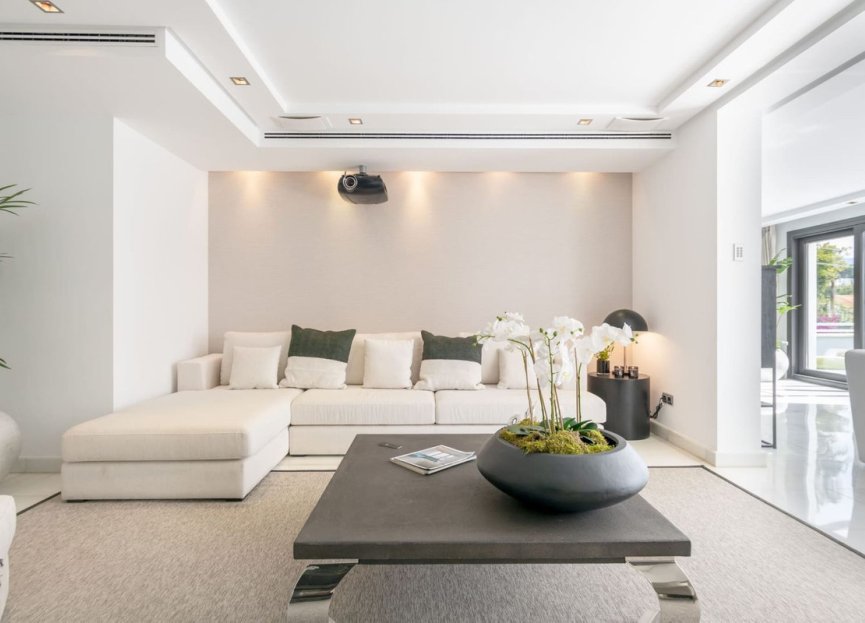 Resale - House - Detached Villa - Marbella - Nueva Andalucia