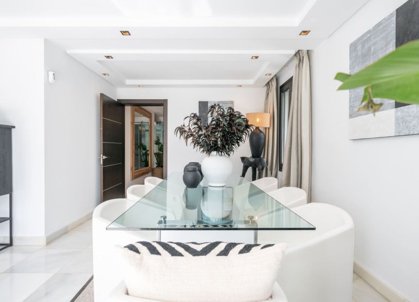 Resale - House - Detached Villa - Marbella - Nueva Andalucia