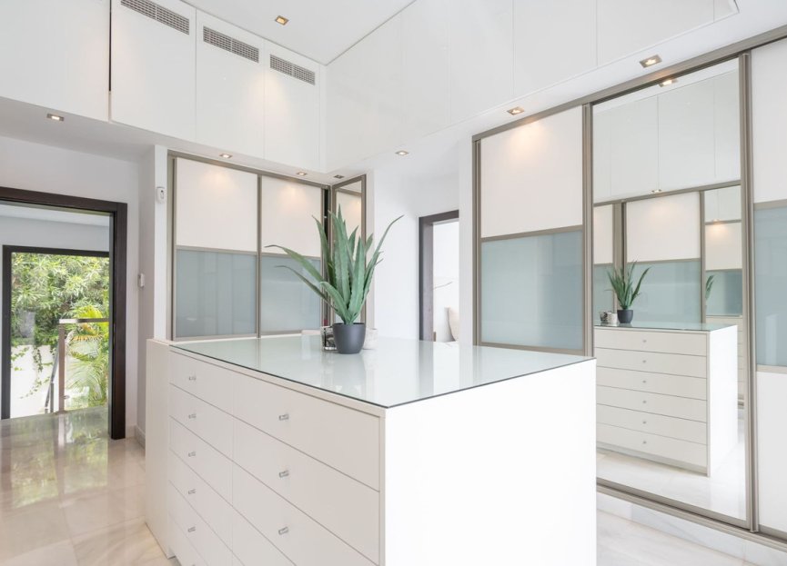 Resale - House - Detached Villa - Marbella - Nueva Andalucia