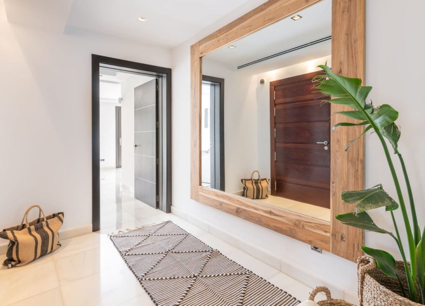 Resale - House - Detached Villa - Marbella - Nueva Andalucia