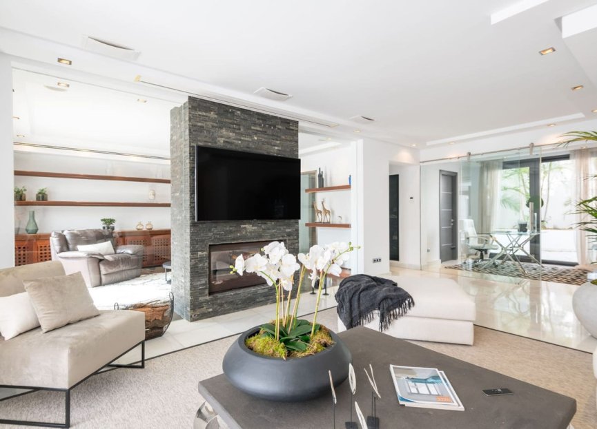 Resale - House - Detached Villa - Marbella - Nueva Andalucia