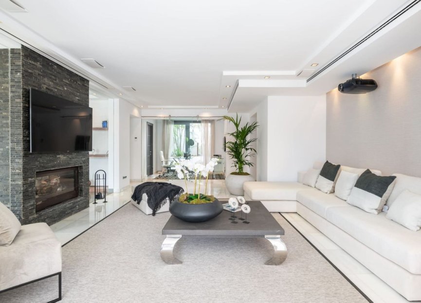 Resale - House - Detached Villa - Marbella - Nueva Andalucia