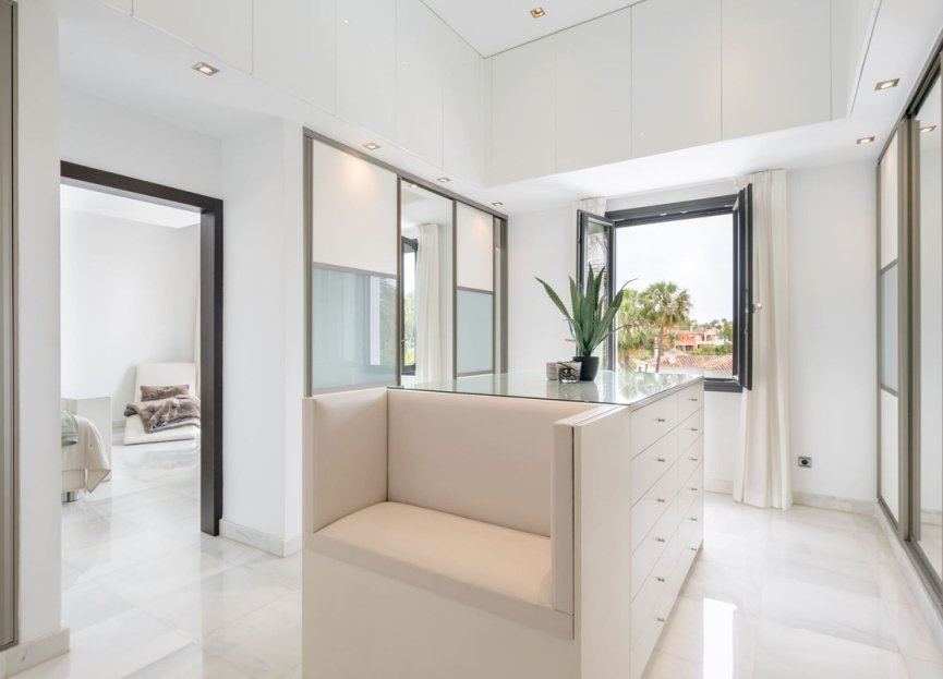 Resale - House - Detached Villa - Marbella - Nueva Andalucia