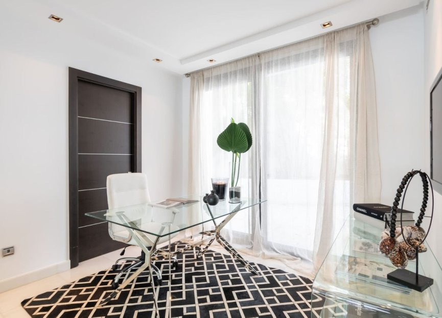 Resale - House - Detached Villa - Marbella - Nueva Andalucia