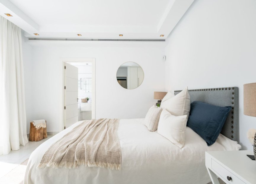 Resale - House - Detached Villa - Marbella - Nueva Andalucia