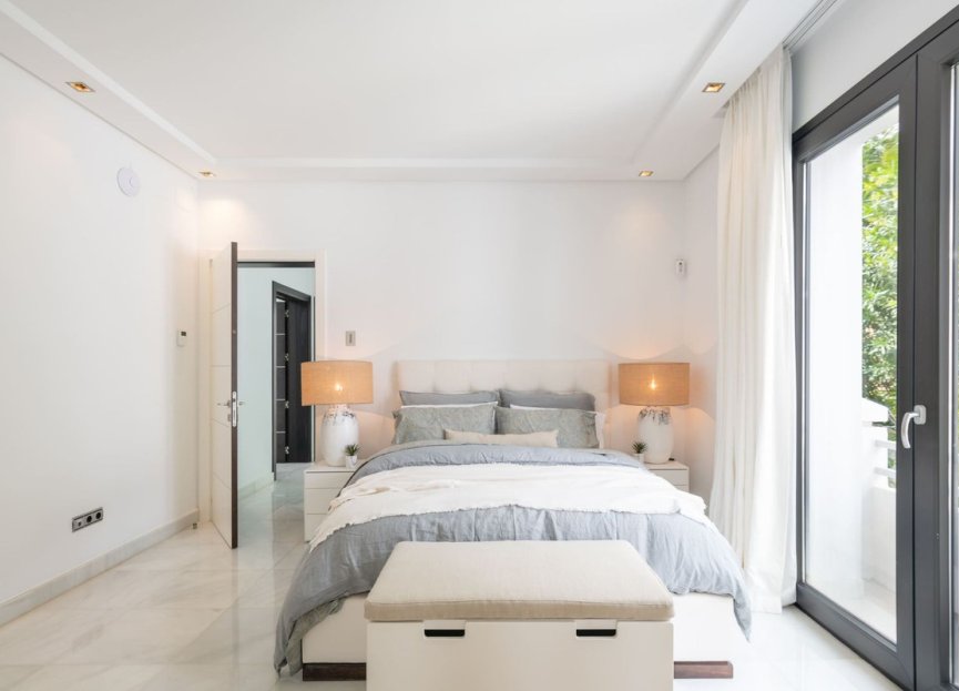 Resale - House - Detached Villa - Marbella - Nueva Andalucia