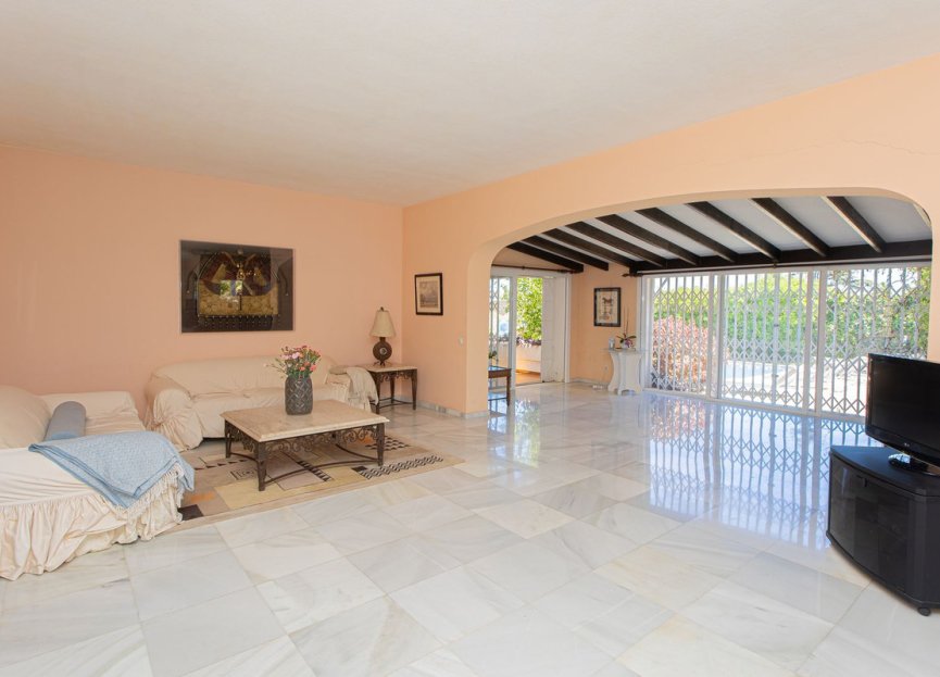Resale - House - Detached Villa - Marbella - Nueva Andalucia