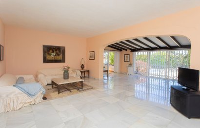 Resale - House - Detached Villa - Marbella - Nueva Andalucia