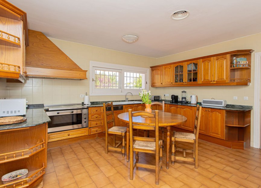 Resale - House - Detached Villa - Marbella - Nueva Andalucia