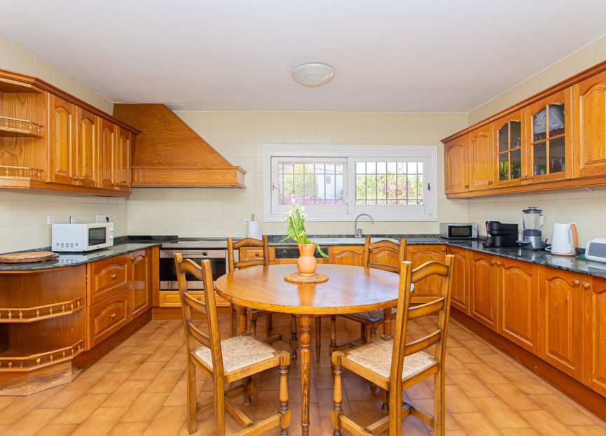 Resale - House - Detached Villa - Marbella - Nueva Andalucia