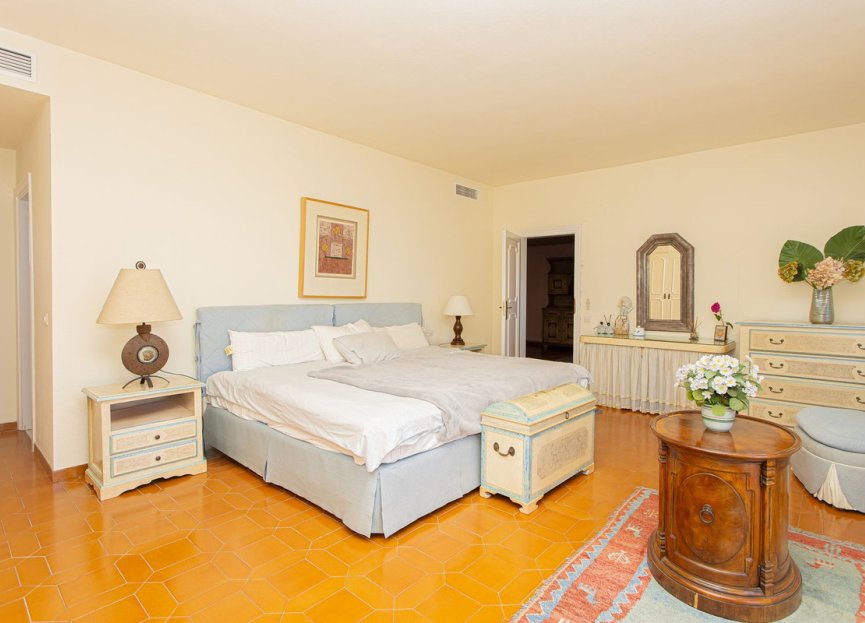 Resale - House - Detached Villa - Marbella - Nueva Andalucia