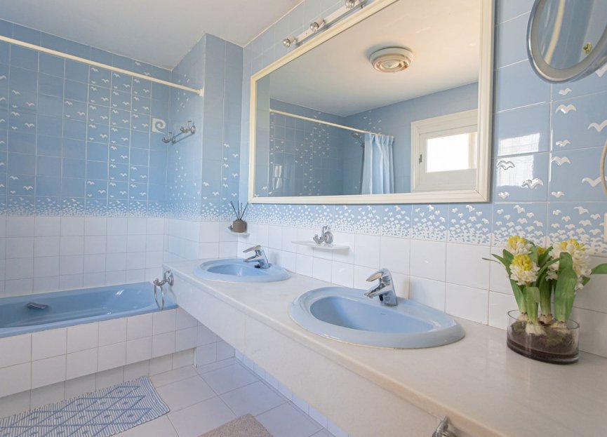 Resale - House - Detached Villa - Marbella - Nueva Andalucia