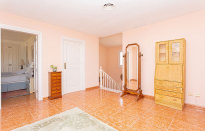 Resale - House - Detached Villa - Marbella - Nueva Andalucia