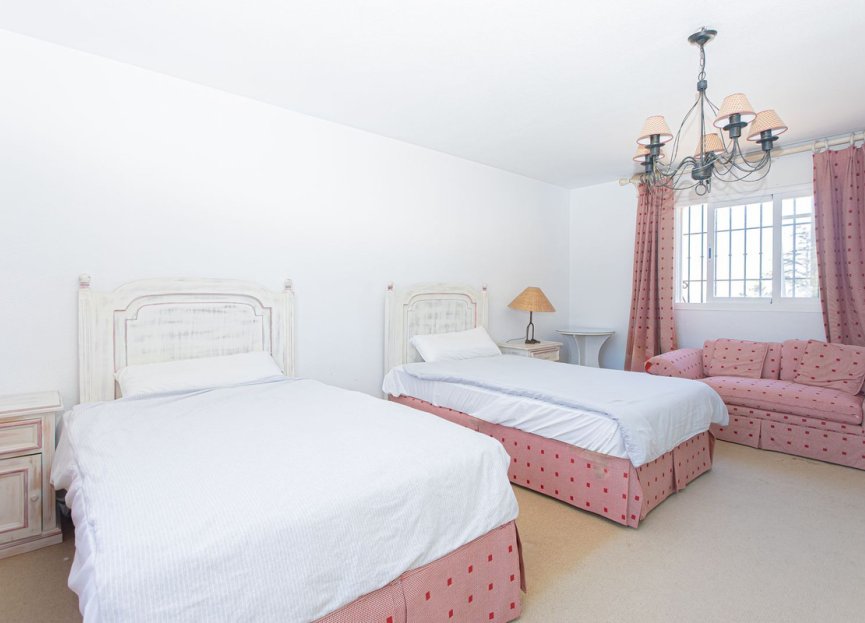 Resale - House - Detached Villa - Marbella - Nueva Andalucia