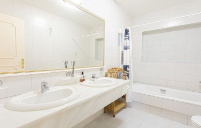 Resale - House - Detached Villa - Marbella - Nueva Andalucia