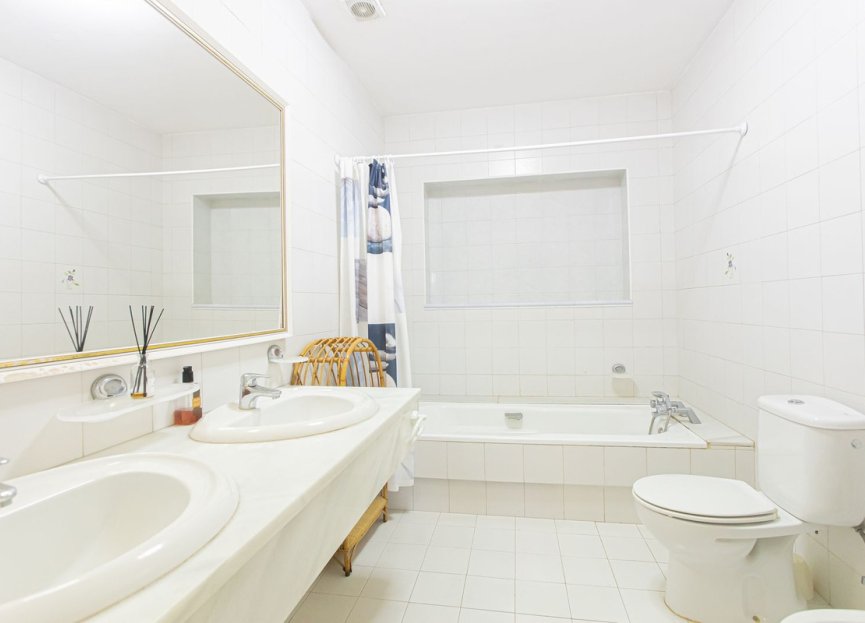 Resale - House - Detached Villa - Marbella - Nueva Andalucia