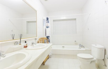 Resale - House - Detached Villa - Marbella - Nueva Andalucia