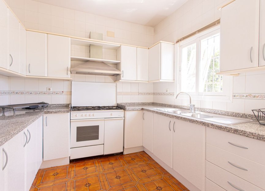 Resale - House - Detached Villa - Marbella - Nueva Andalucia