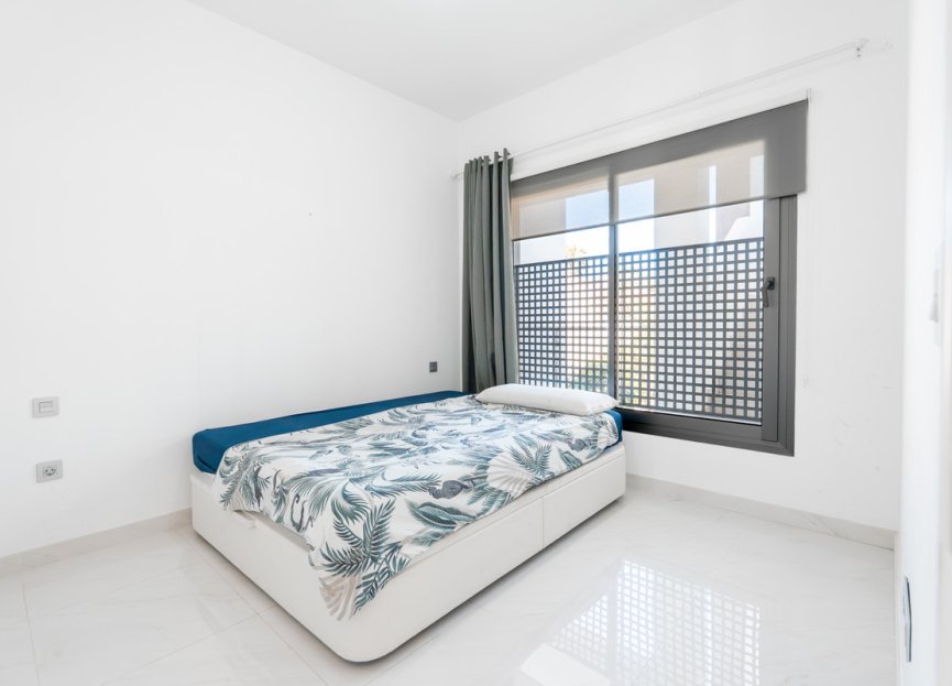 Resale - Apartment - Middle Floor Apartment - Estepona - Estepona Centro