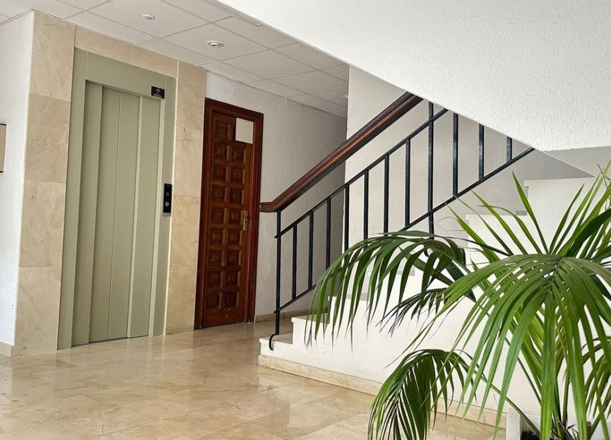 Resale - Apartment - Middle Floor Apartment - Marbella - Marbella Centro