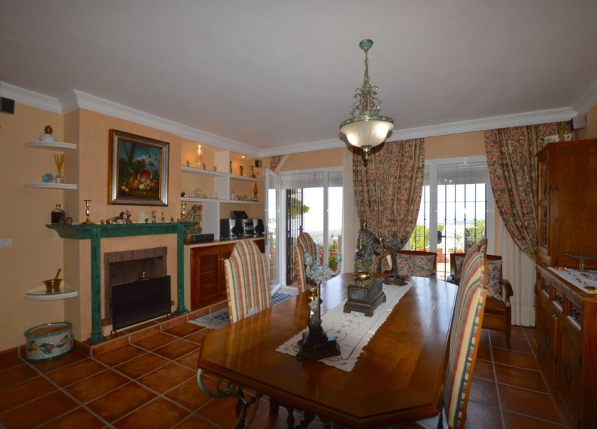 Resale - House - Townhouse - Marbella - Altos de los Monteros