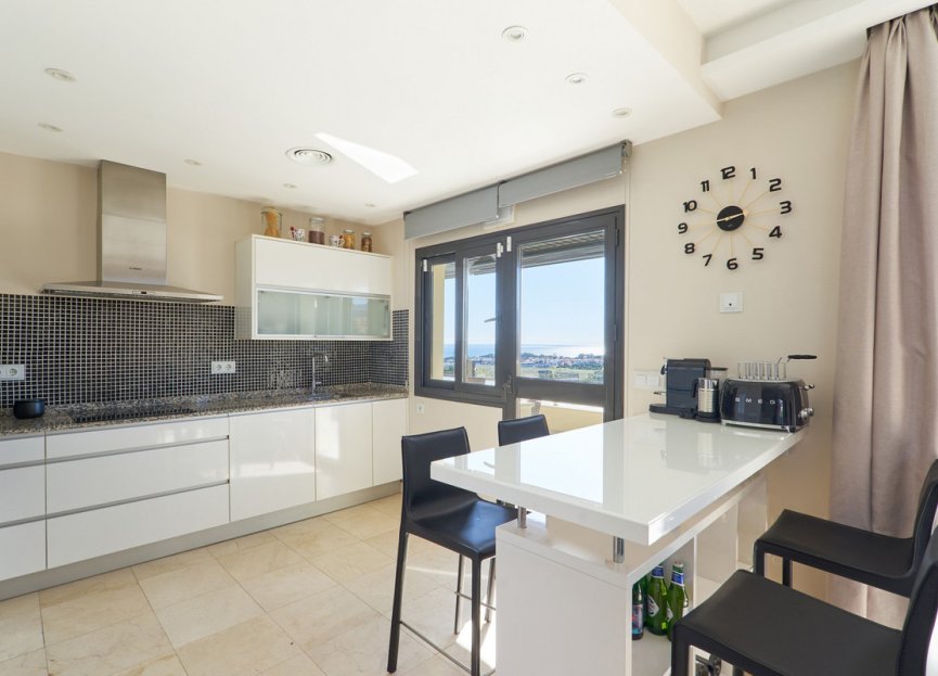 Resale - Apartment - Penthouse - Estepona - Estepona Centro