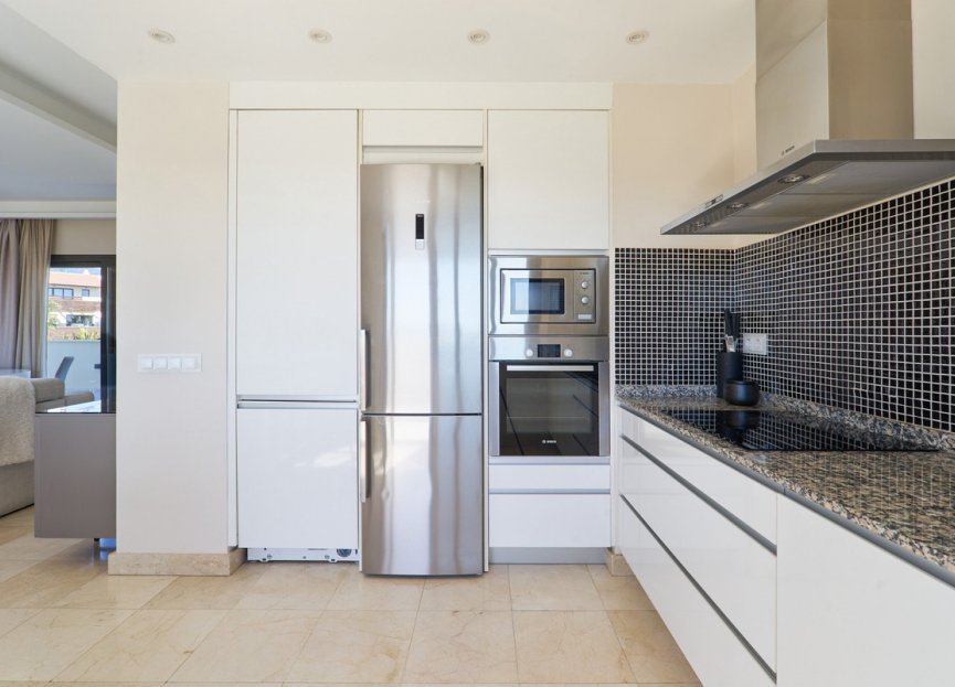 Resale - Apartment - Penthouse - Estepona - Estepona Centro