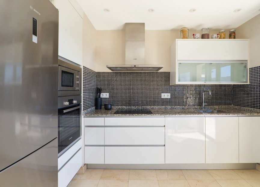 Resale - Apartment - Penthouse - Estepona - Estepona Centro