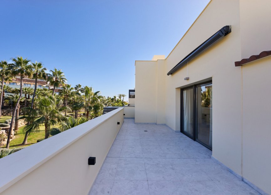 Resale - Apartment - Penthouse - Estepona - Estepona Centro