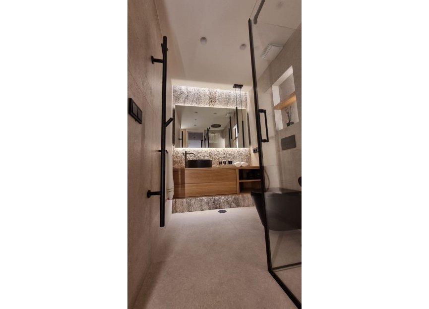 Resale - Apartment - Middle Floor Apartment - Marbella - Nueva Andalucia