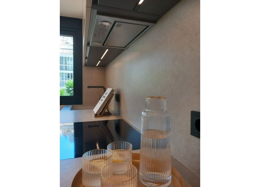 Resale - Apartment - Middle Floor Apartment - Marbella - Nueva Andalucia