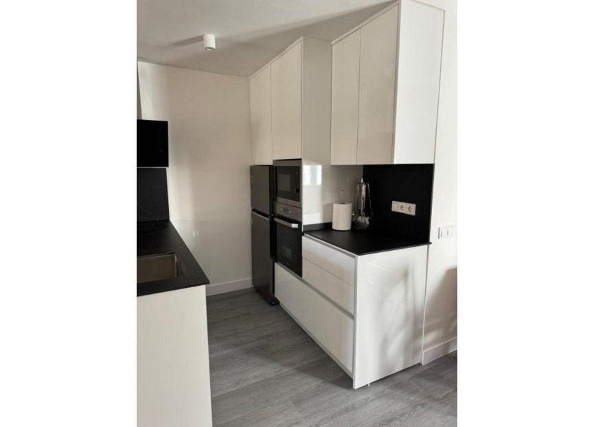 Resale - Apartment - Middle Floor Apartment - Marbella - Nueva Andalucia