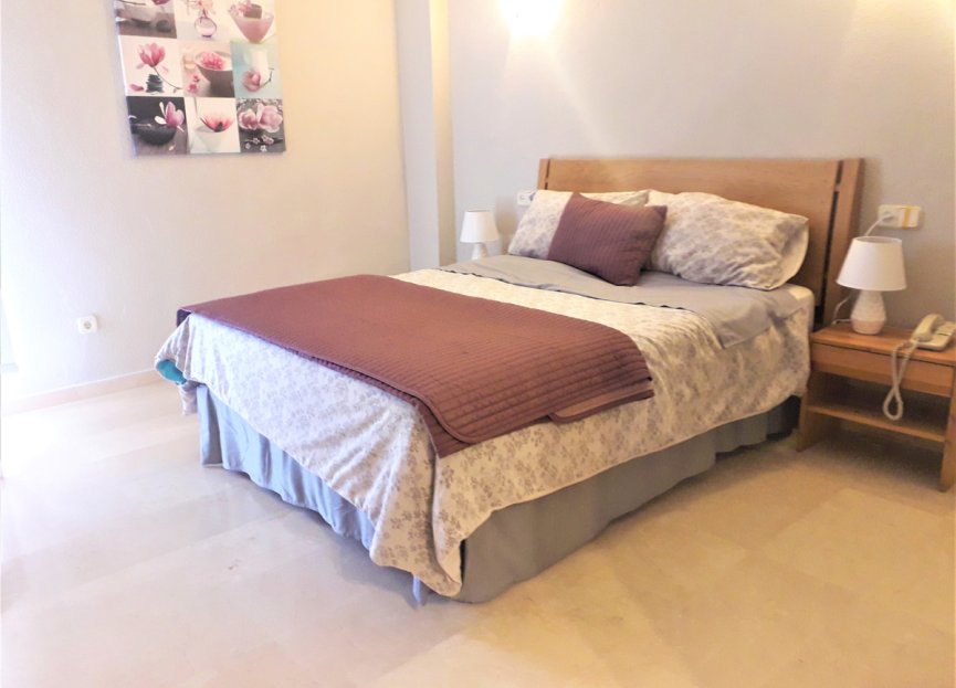 Resale - Apartment - Middle Floor Apartment - Estepona - Atalaya