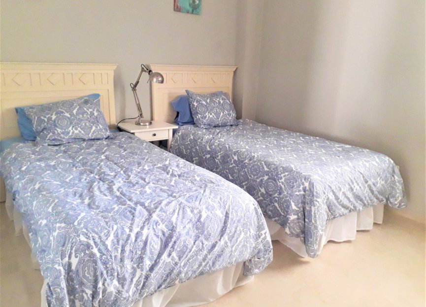 Resale - Apartment - Middle Floor Apartment - Estepona - Atalaya