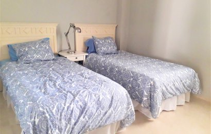 Resale - Apartment - Middle Floor Apartment - Estepona - Atalaya